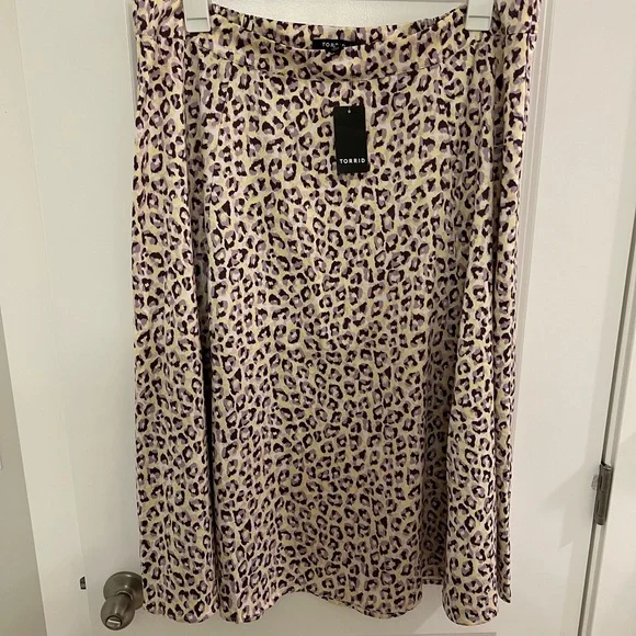 TORRID | Light Yellow & Mauve Pink Leopard Satin Midi Slip Skirt Size 2 - Picture 5 of 10